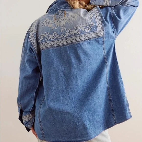 NWT FREE PEOPLE Lace Embroidered Denim Shirt size Medium - Picture 2 of 7